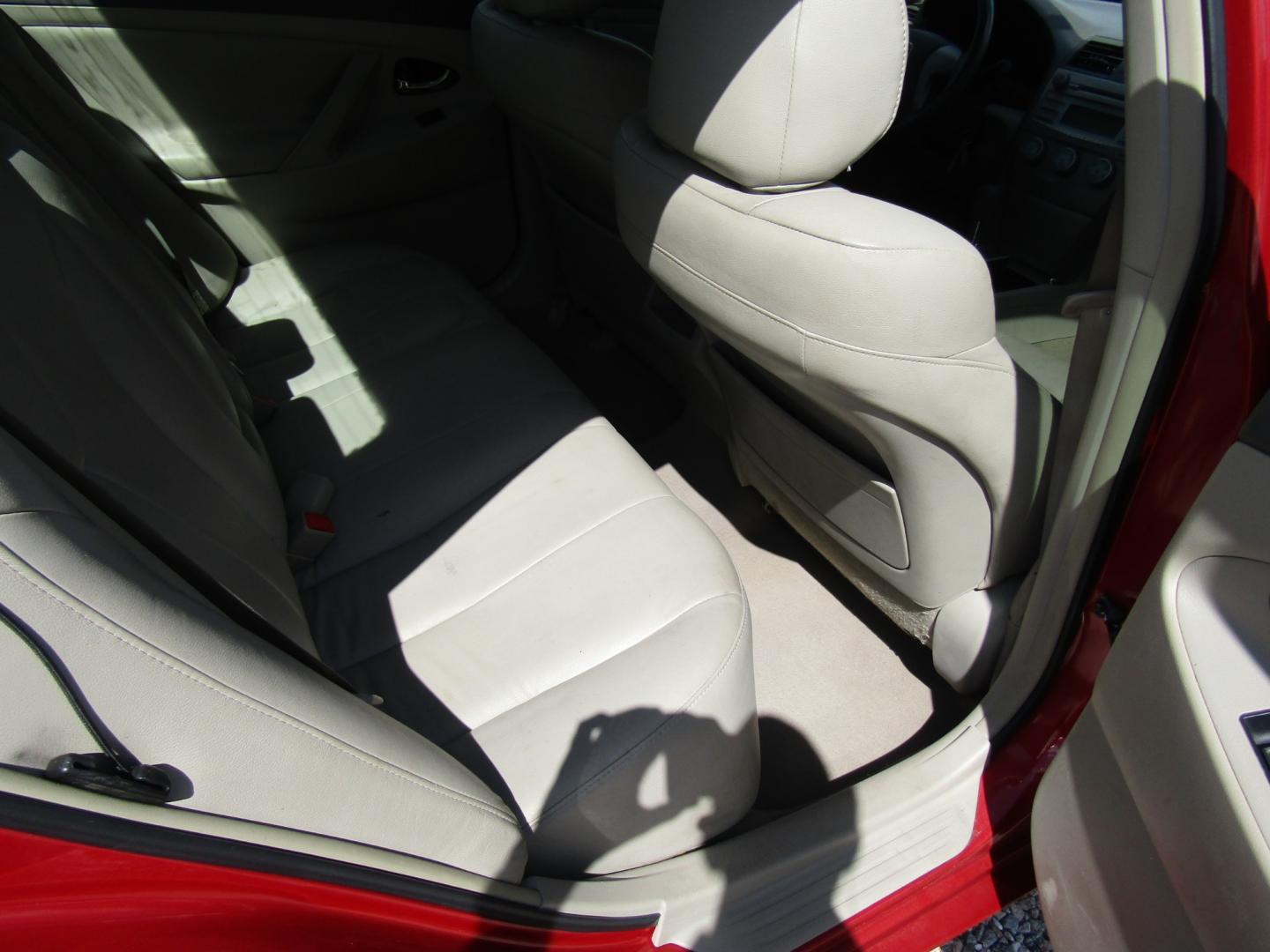 2007 Red /Tan Toyota Camry (4T1BK46K97U) with an 4 CYL engine, Automatic transmission, located at 15016 S Hwy 231, Midland City, AL, 36350, (334) 983-3001, 31.306210, -85.495277 - Photo#8